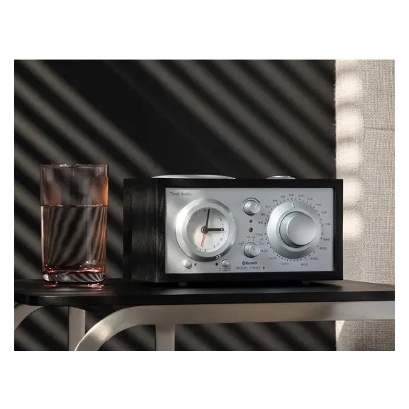 Radio Tivoli Audio Model Three BT