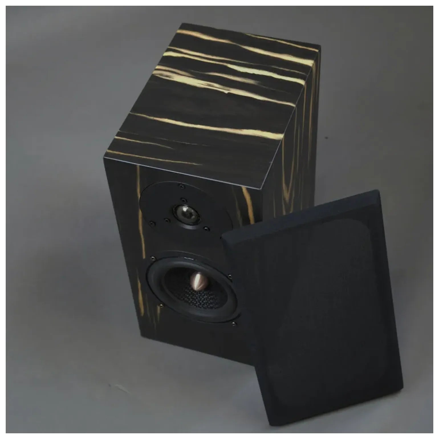 Enceinte bibliothèque Davis Acoustics Olympia One Master 35