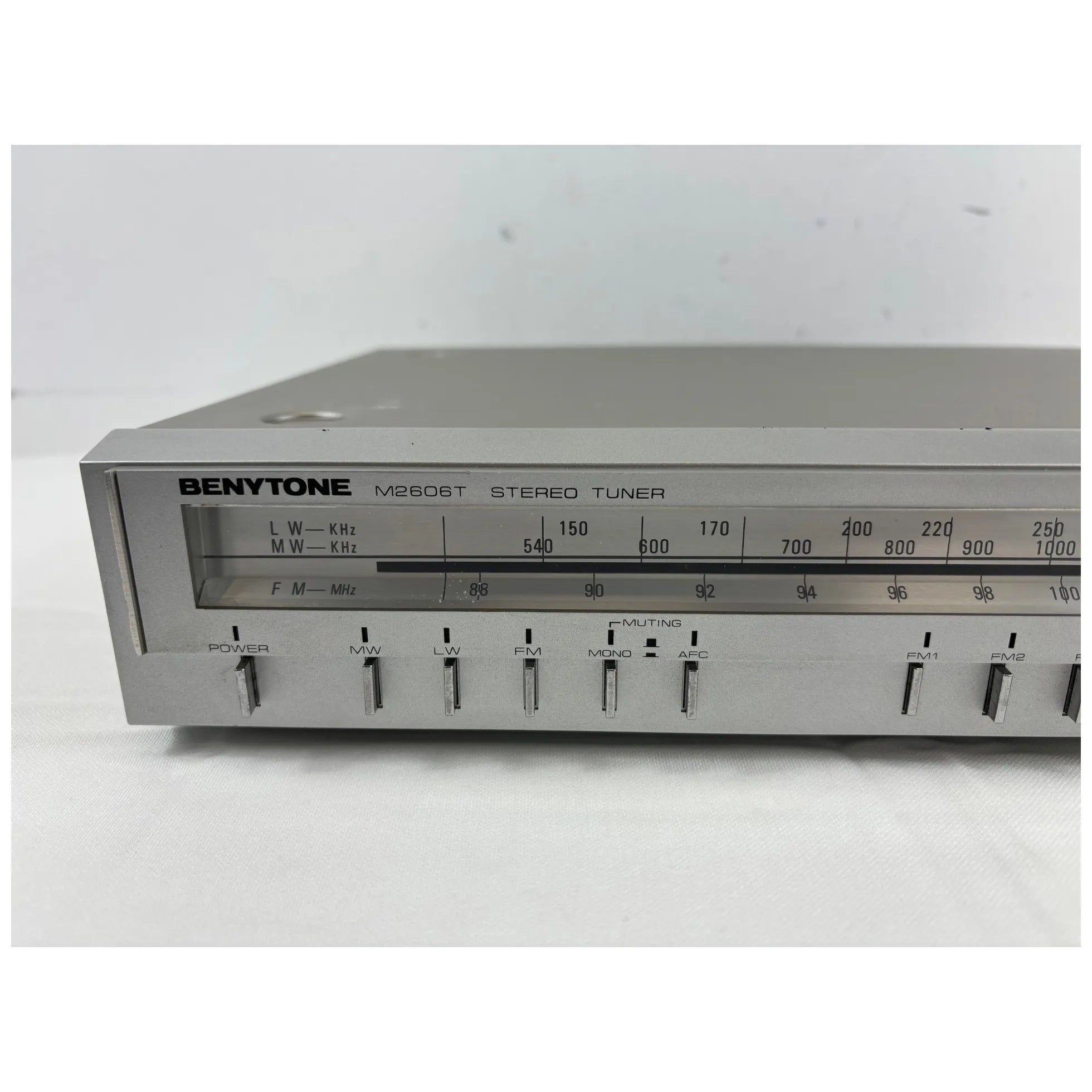 Tuner Benytone M2606T